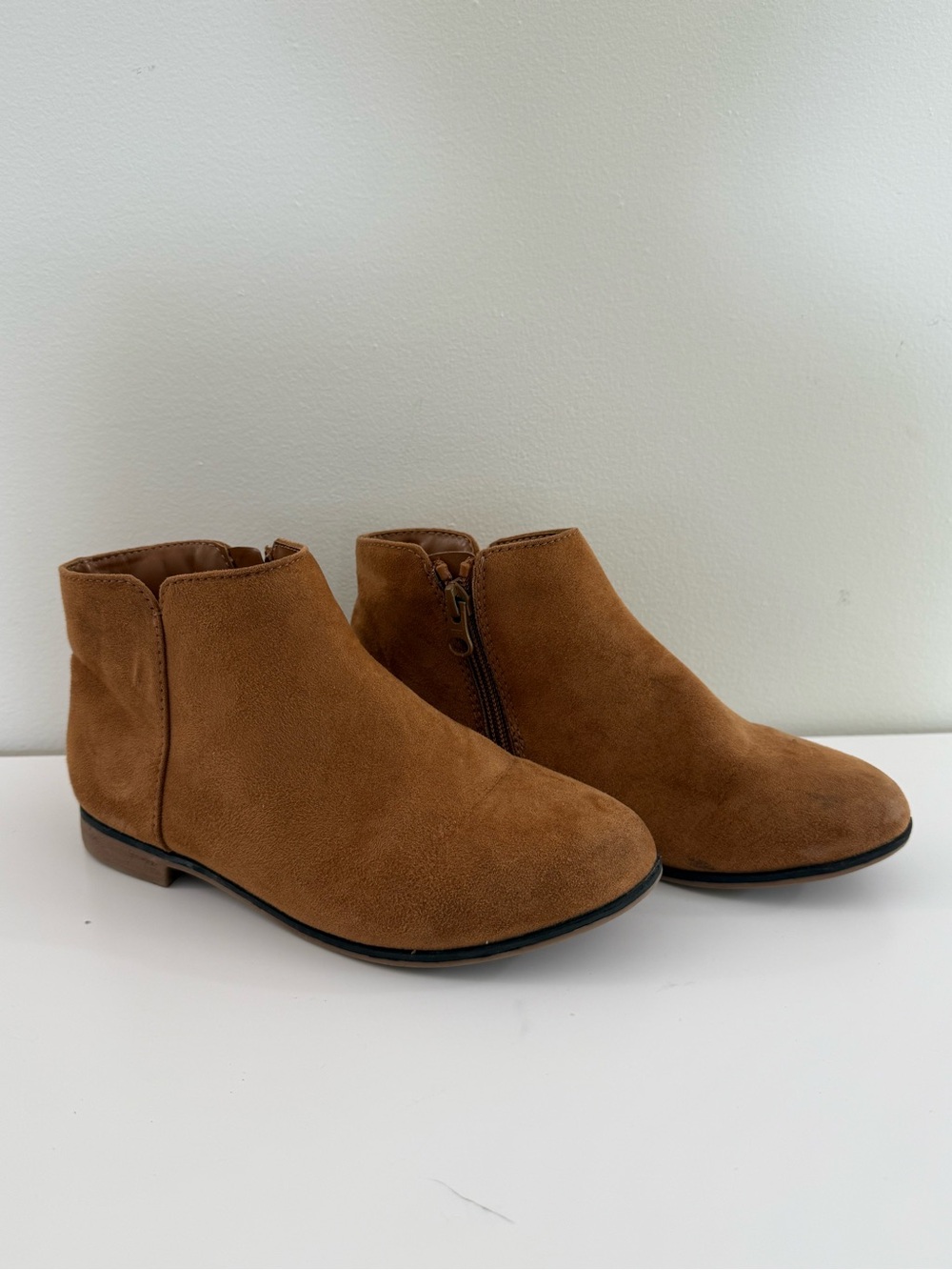 Girls Cat and Jack Suede Chelsea Boots in Tan